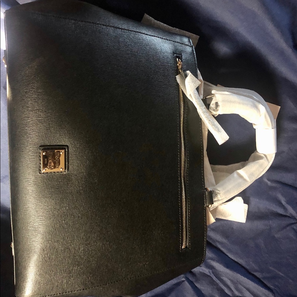 Dooney & Bourke pocket book - Picture 1 of 5